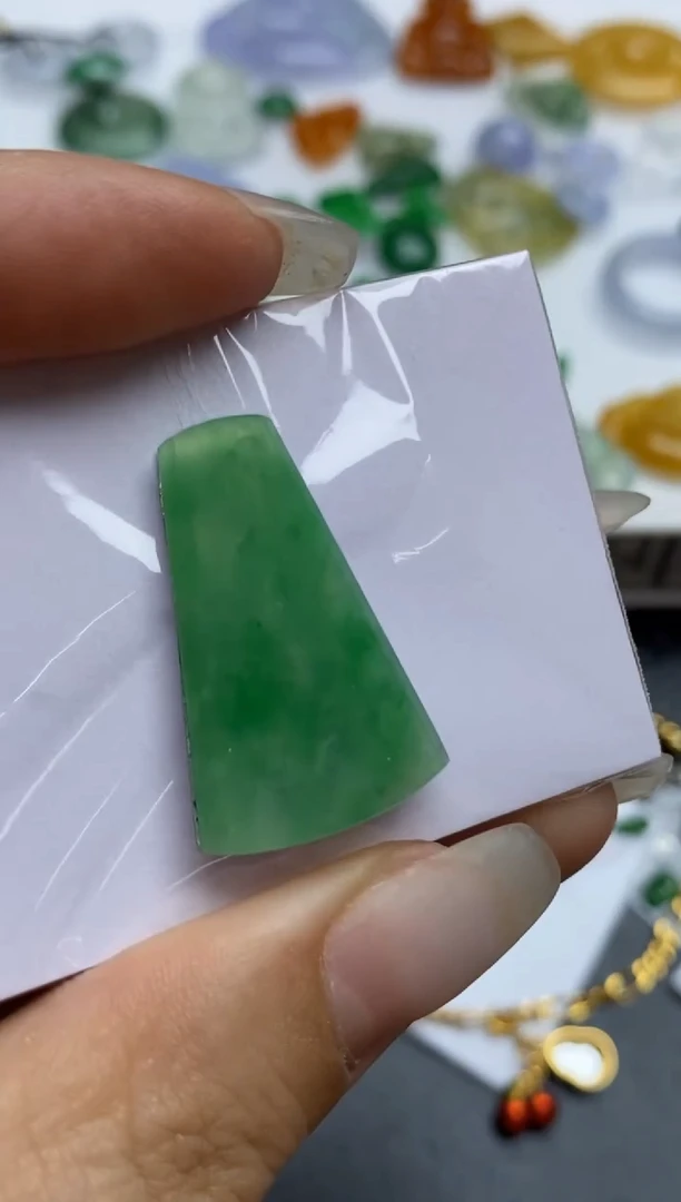 定制翡翠未镶嵌翡翠毛货~