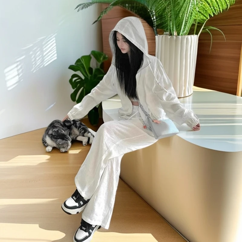 巨好看的夏装一整套休闲运动小众不撞款出游白色防晒衫三件套装女