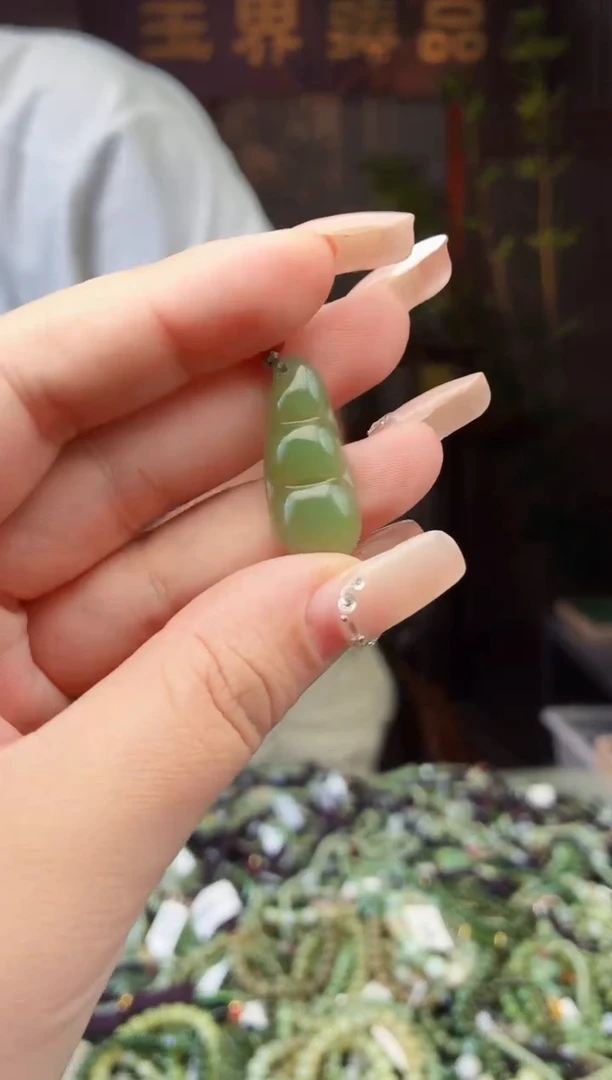 和田玉未镶嵌颈饰拍一发一