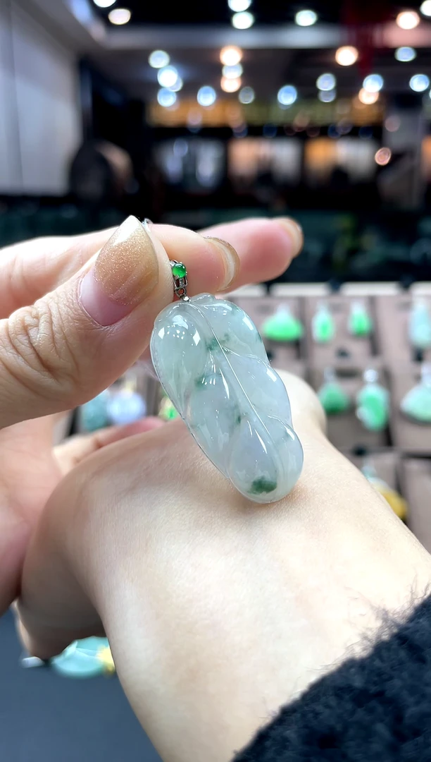 【闪购商品】翡翠颈饰18K金镶嵌树叶