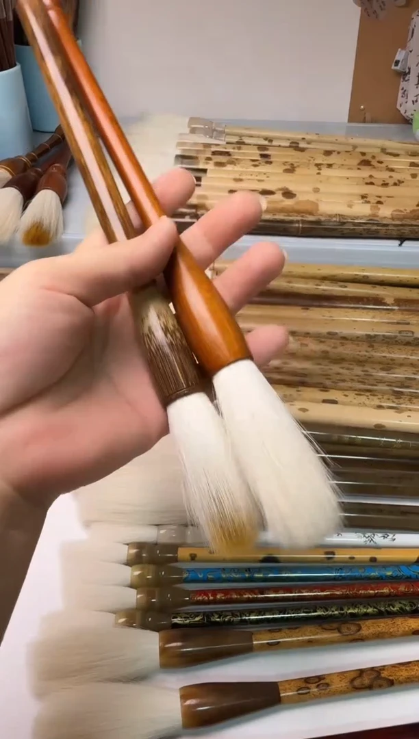羊毫加兼毫毛笔两支
