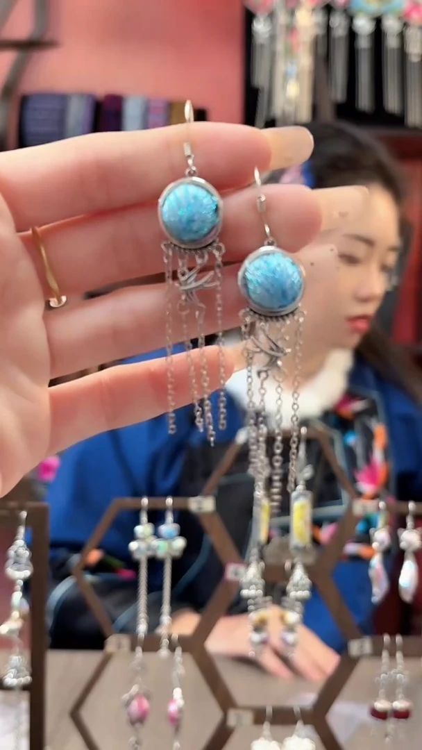 织绣云织谣民族风精美饰品   146///***