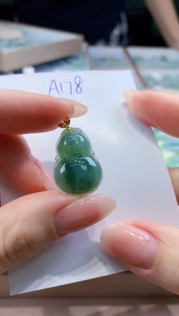 翡翠18K金镶嵌颈饰 天然缅甸a货翡翠