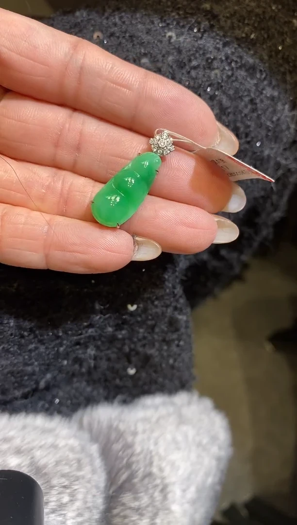 吊坠(不含链)18K金镶嵌翡翠福豆