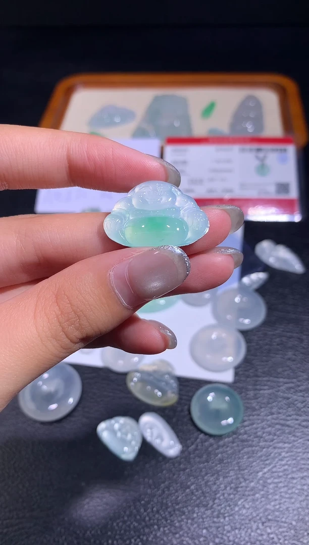 颈饰未镶嵌翡翠佛公