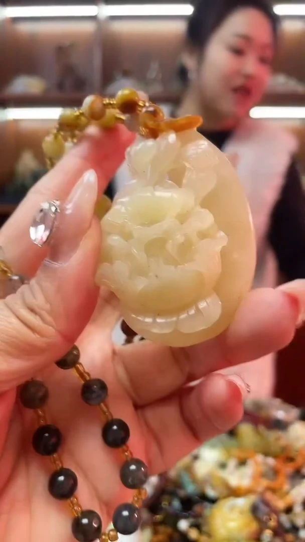 未镶嵌蛇纹石玉吊坠