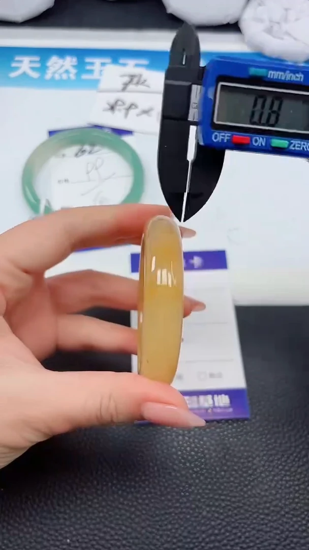 【闪购商品】石英质玉手镯未镶嵌63