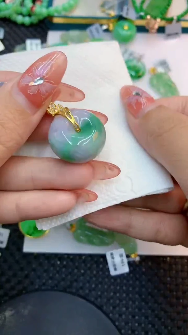 颈饰未镶嵌翡翠1