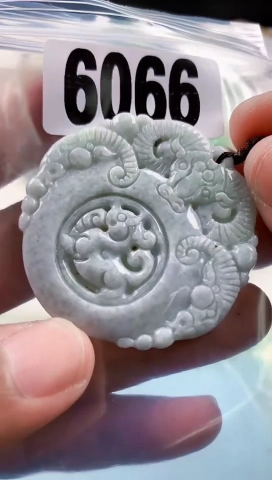 【闪购商品】翡翠挂件未镶嵌天然翡翠吊坠挂件