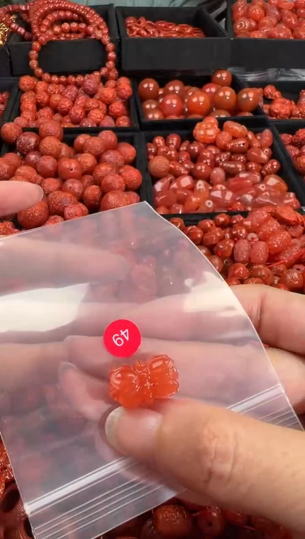 南红玛瑙未镶嵌颈饰1