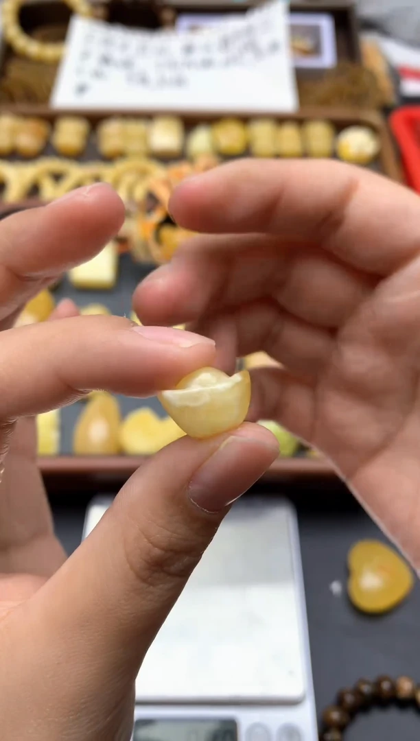 【闪购商品】琥珀珠宝奇石未镶嵌085蜜蜡花粉小坑有强迫症的不要拍