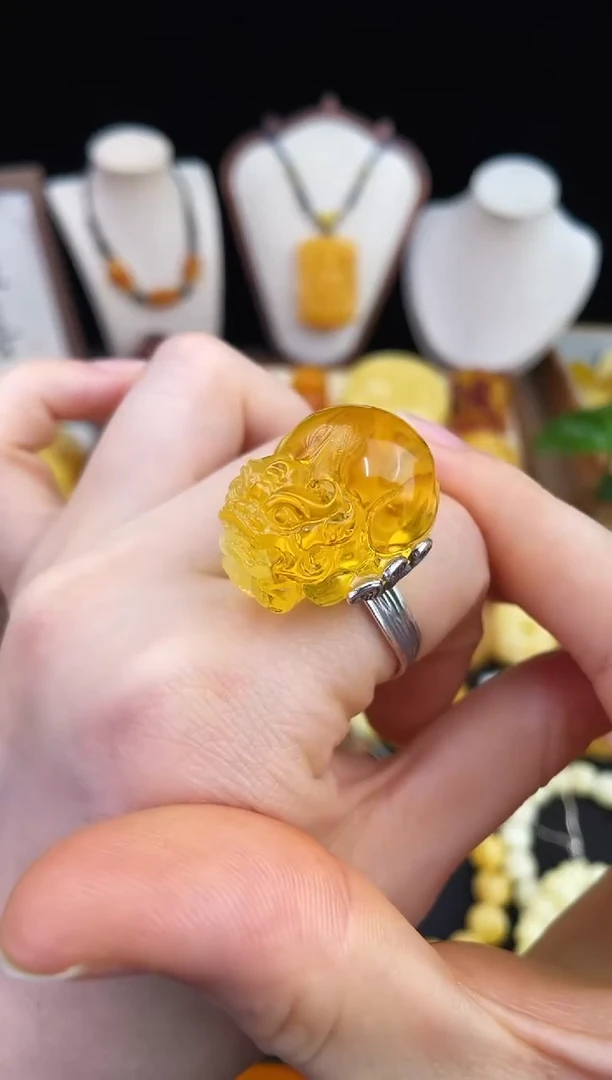 琥珀未镶嵌珠宝奇石—柒月