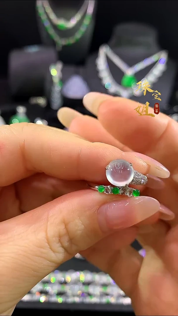 18K金镶嵌戒指翡翠戒指