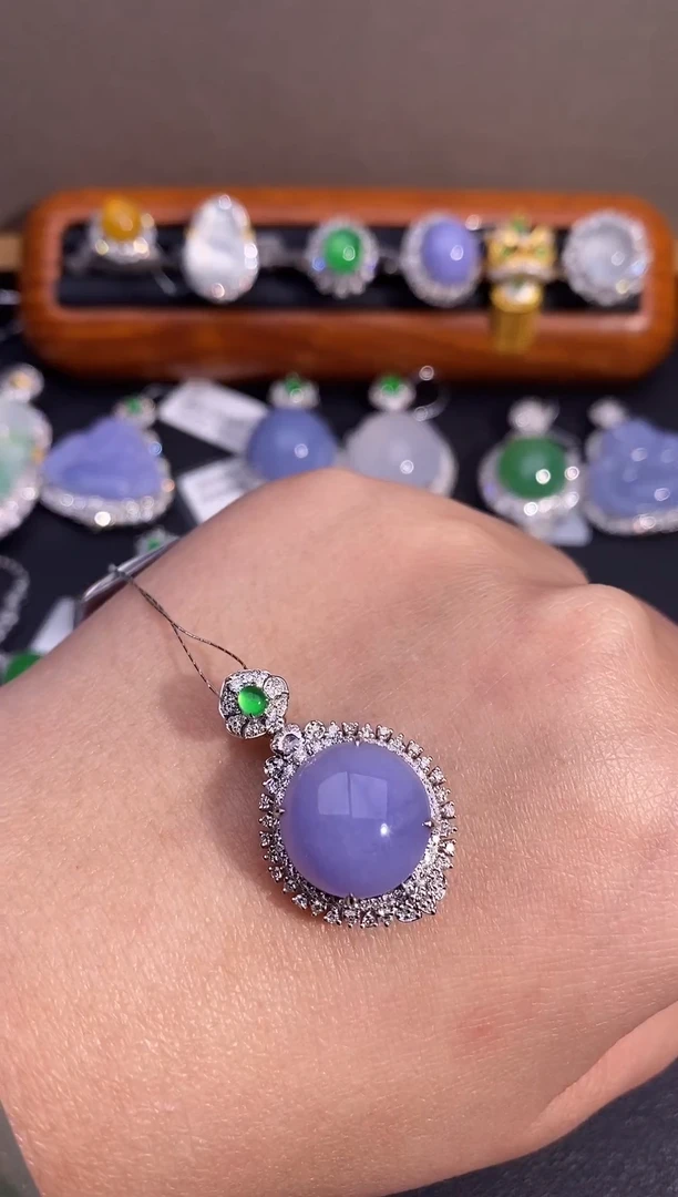 【闪购商品】翡翠颈饰18K金镶嵌吊坠