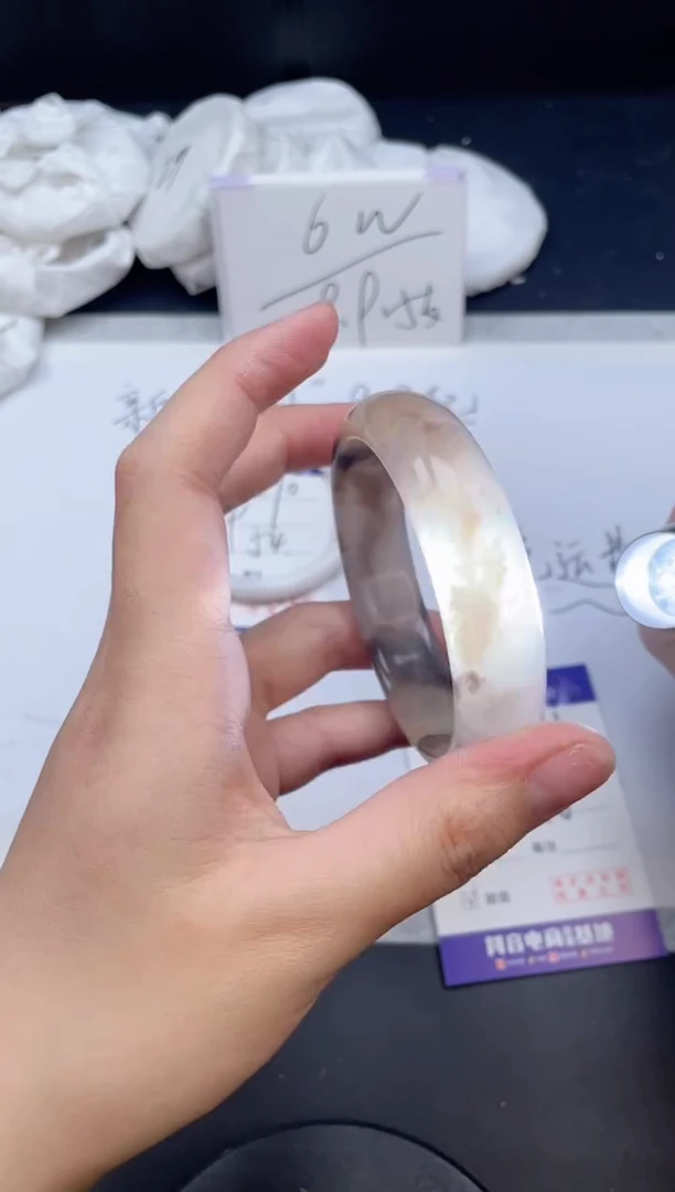 【闪购商品】石英质玉手镯未镶嵌271/