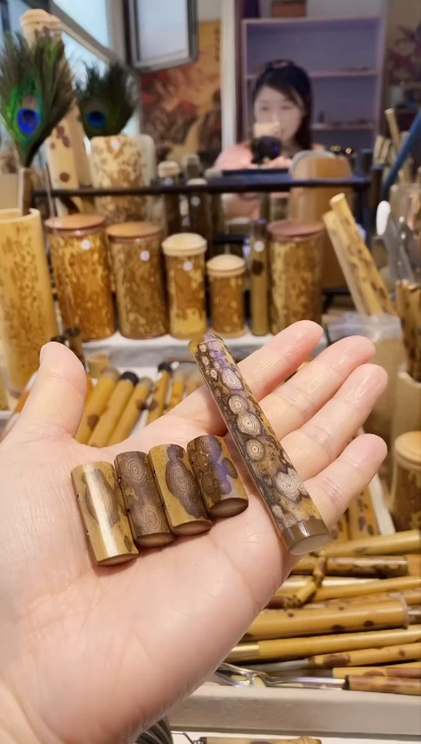 一**顾梅鹿竹精品把玩一个