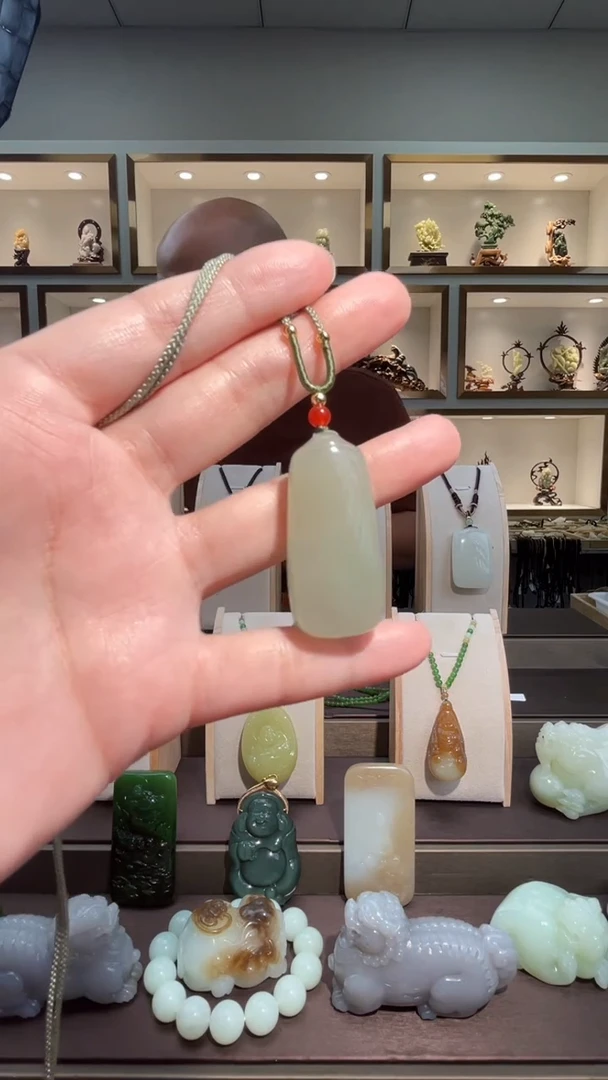 颈饰未镶嵌和田玉苏