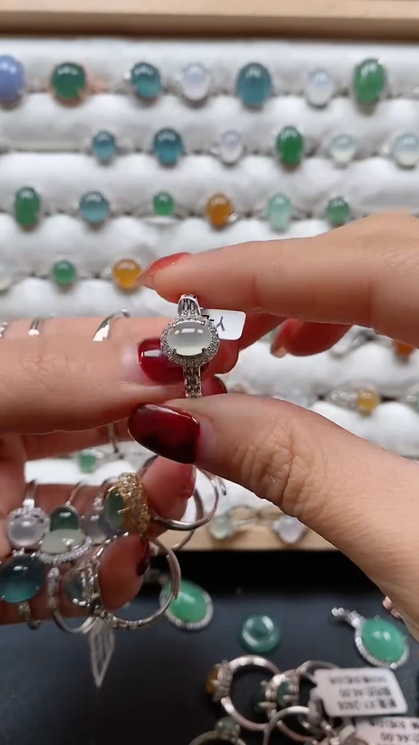 【闪购商品】翡翠戒指银S925镶嵌一物一证一礼盒