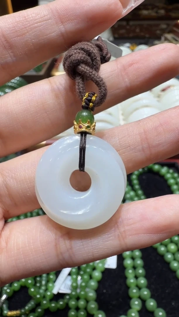 颈饰未镶嵌和田玉挂件