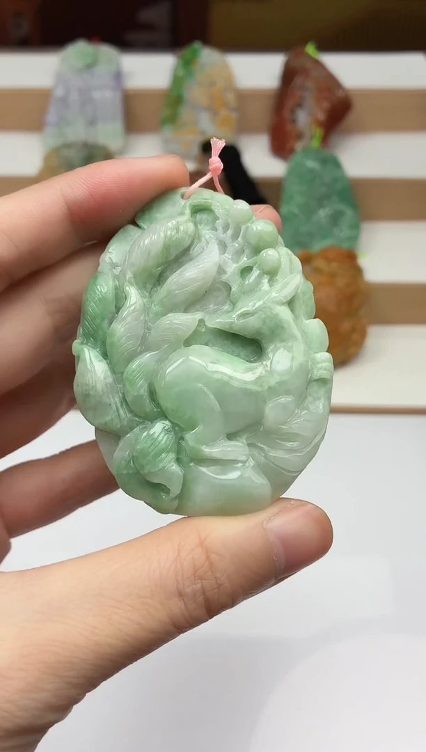 颈饰未镶嵌翡翠牌子