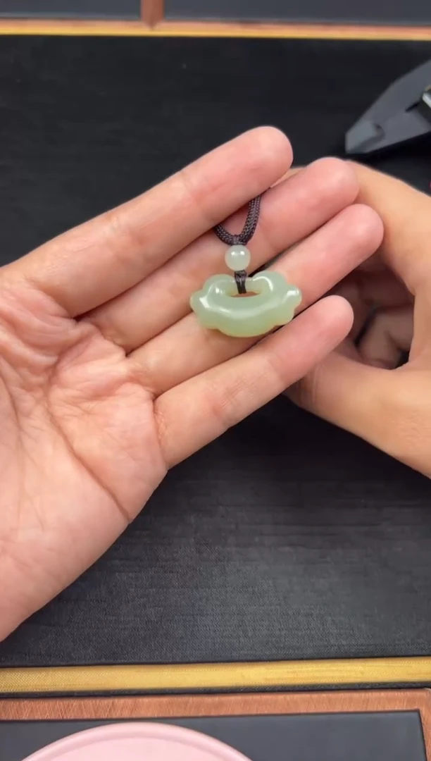 【闪购商品】和田玉颈饰未镶嵌且末微色差近矿