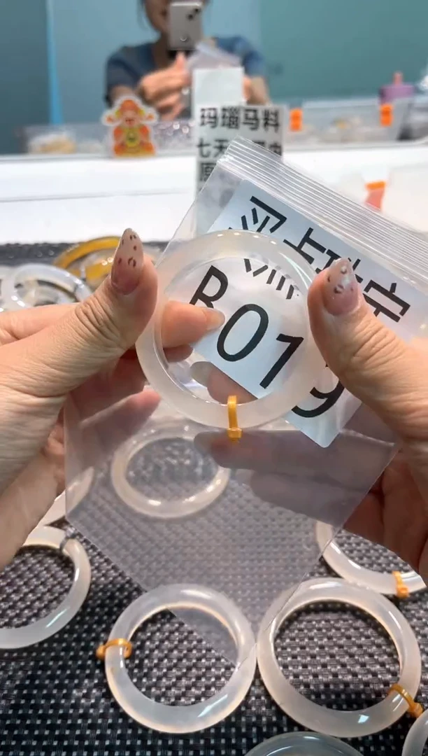 玛瑙/玉髓手镯未镶嵌B019