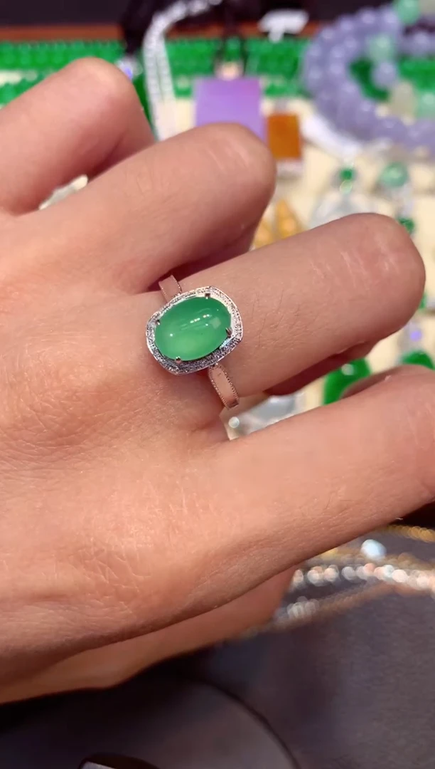 翡翠戒指18K金镶嵌戒指