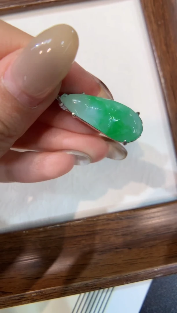 颈饰银S925镶嵌翡翠福豆