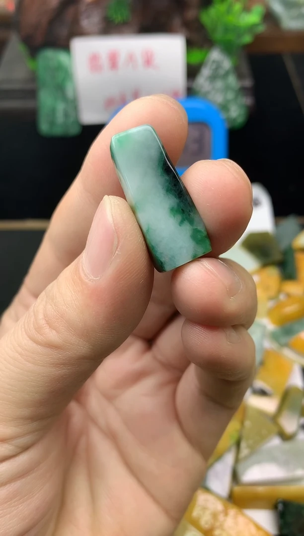 颈饰未镶嵌翡翠晨*料子