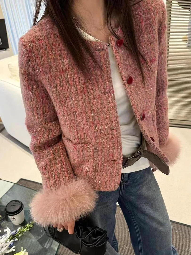 羊毛粉色彩扣小香风毛呢短款外套2025年秋冬新款春秋呢子大衣女装