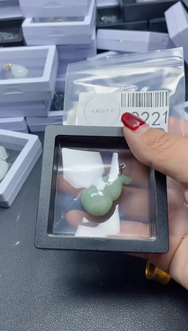 【闪购商品】翡翠吊坠(不含链)未镶嵌40221
