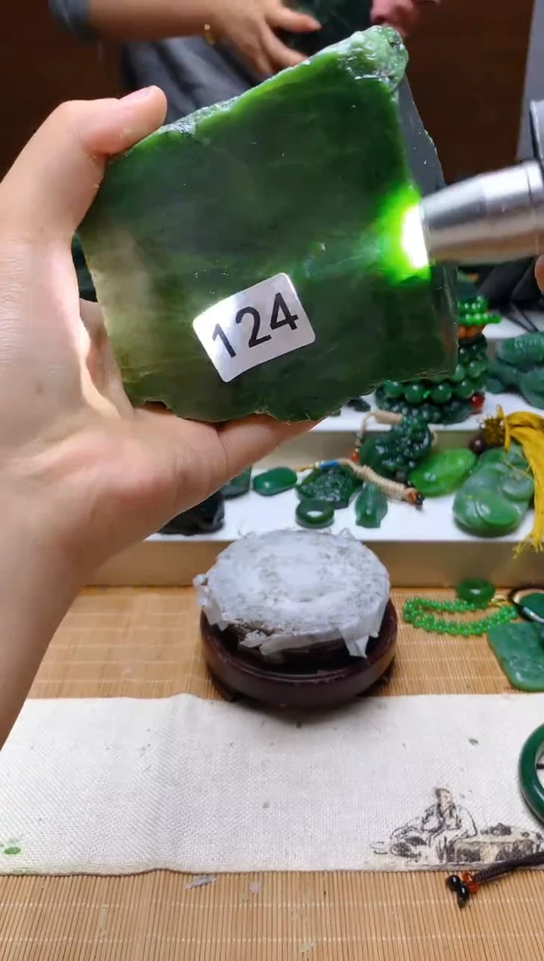 未镶嵌和田玉（碧玉）珠宝半成品1