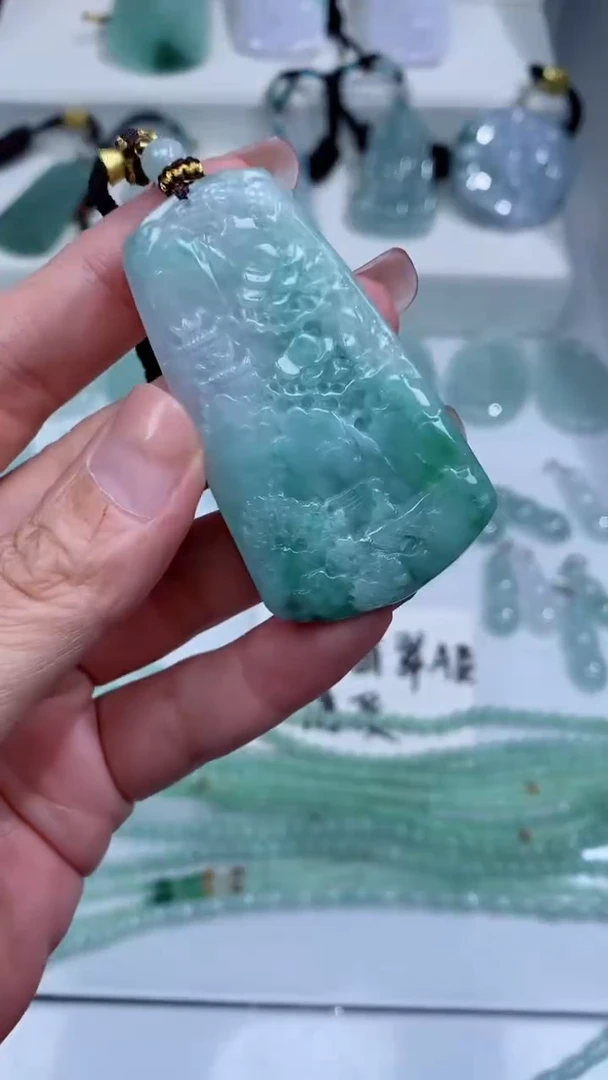 颈饰未镶嵌翡翠吊坠