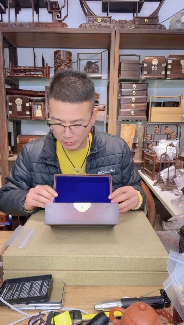 【闪购商品】乌木类书架141大红酸枝雕刻翻盖盒  瑕疵