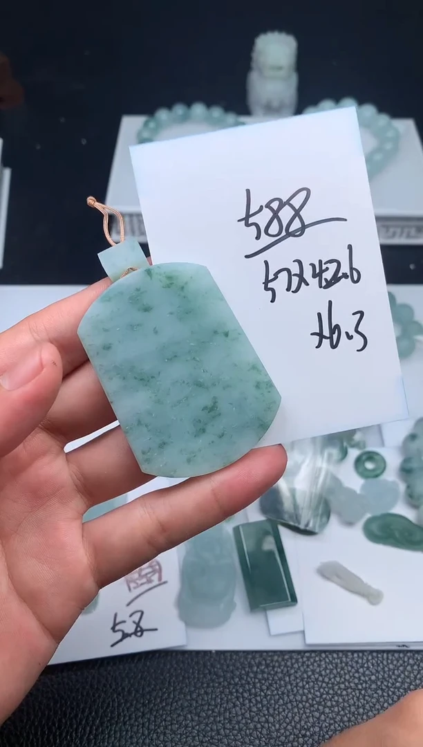 定制翡翠未镶嵌山水牌