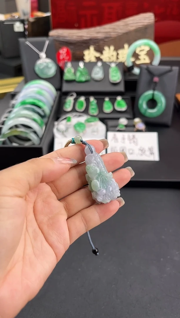 翡翠未镶嵌颈饰吊坠