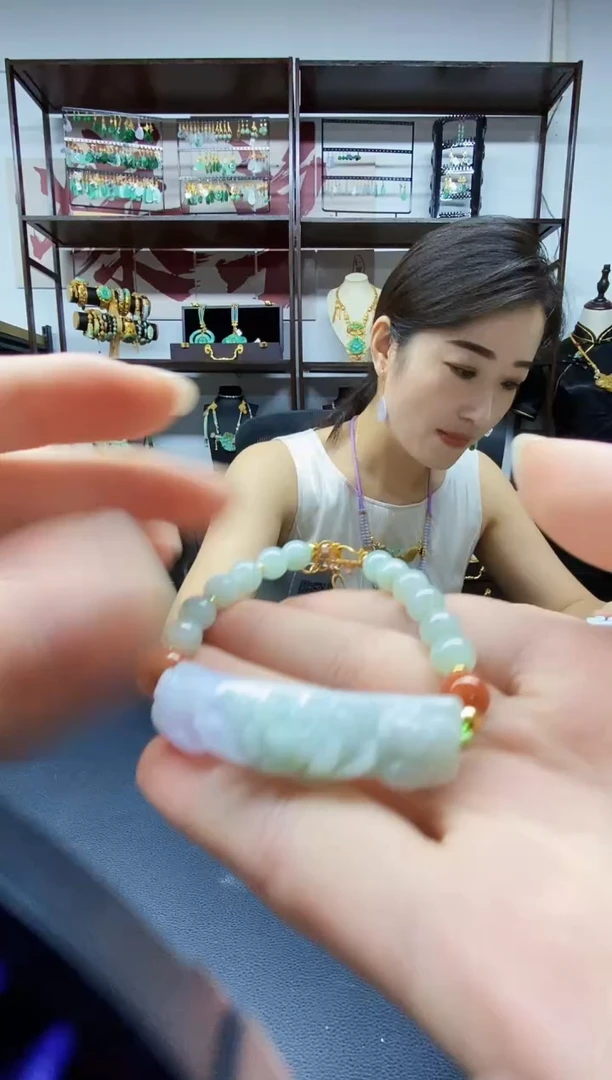 颈饰未镶嵌翡翠手串