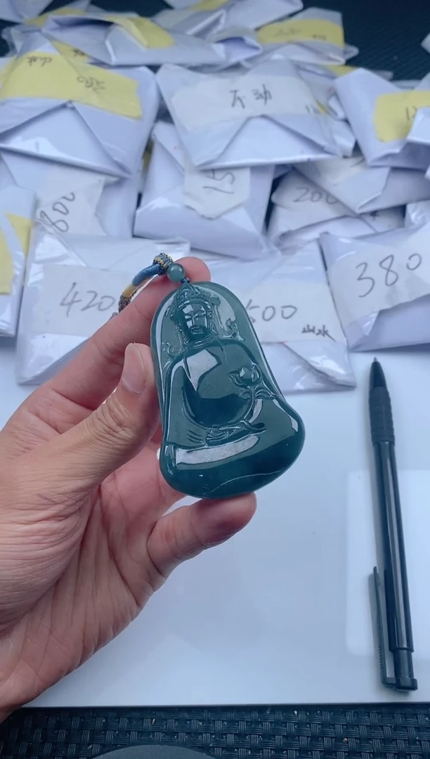 翡翠未镶嵌颈饰