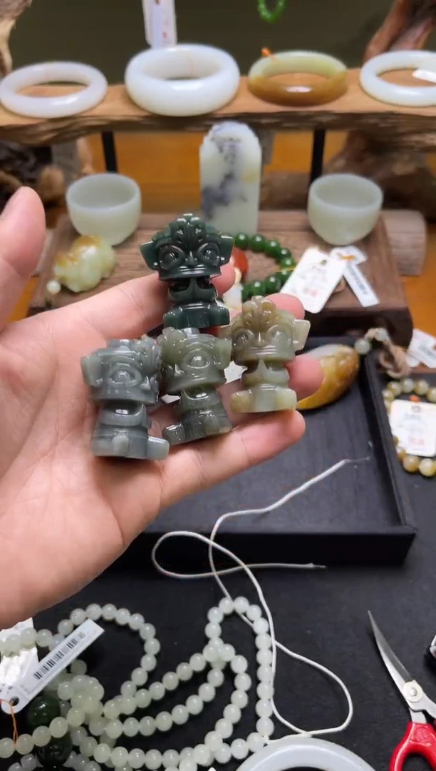 和田玉未镶嵌摆件新疆料 结界兽 多样性发一