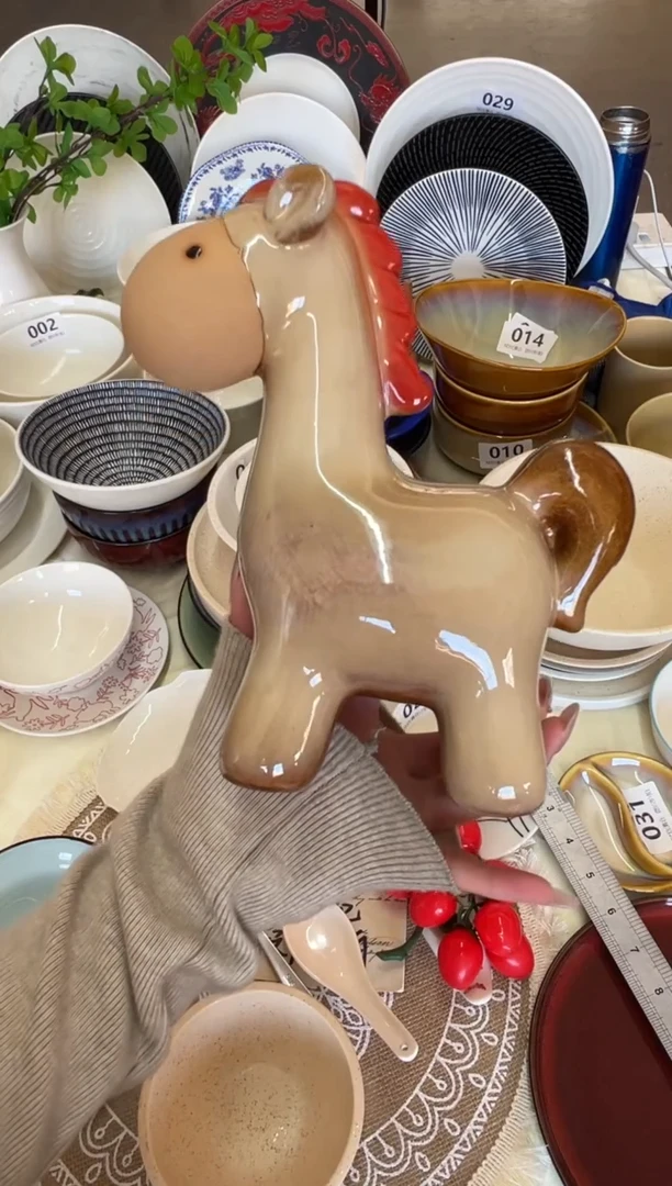 新骨瓷089瑕疵 大号 小马 摆件
