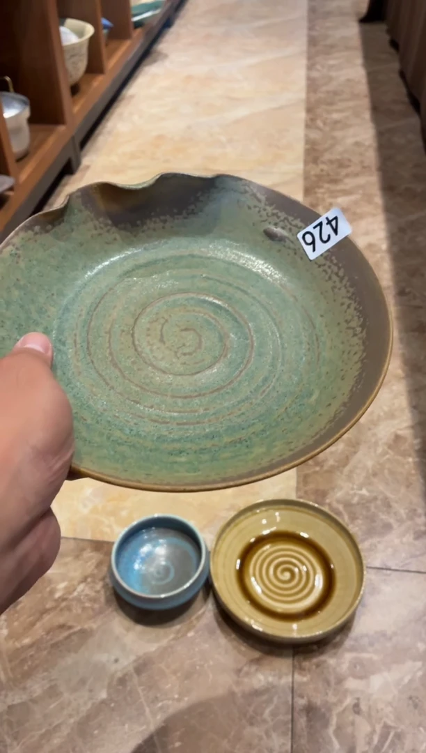 餐具胖*金426  微瑕粗陶绿色异形锅盘1个