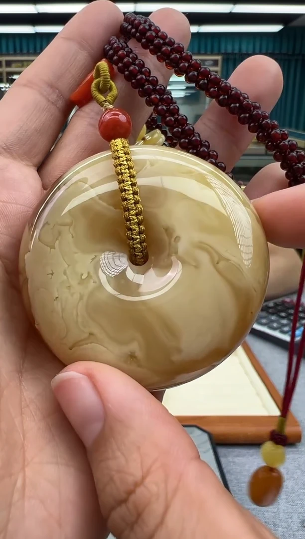 未镶嵌颈饰琥珀195秒拍号 假一罚三