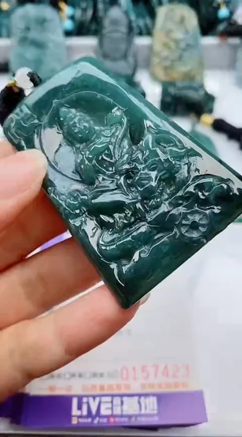 翡翠未镶嵌颈饰