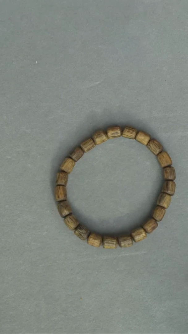 沉香手串海南莺歌绿奇楠卡7直切单圈手串