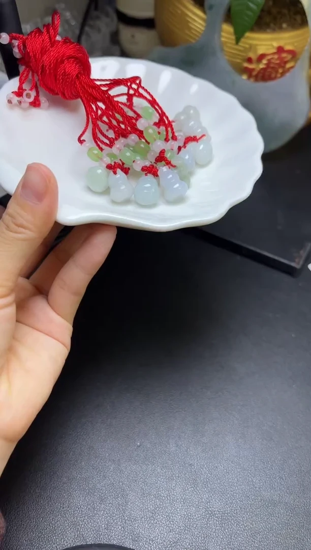 未镶嵌挂件翡翠多样性发一件——遥遥