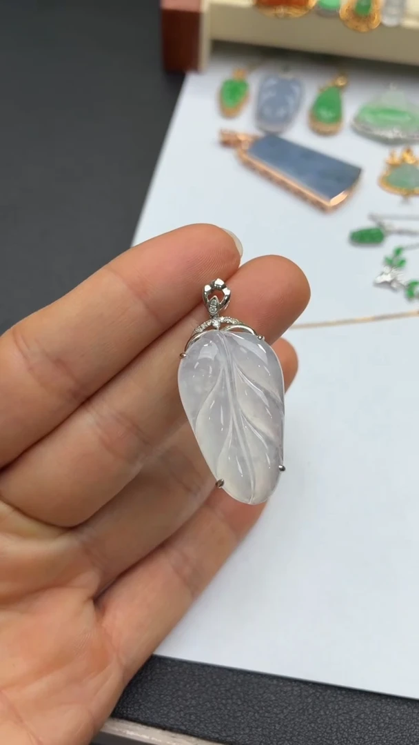 颈饰18K金镶嵌翡翠天然翡翠A货