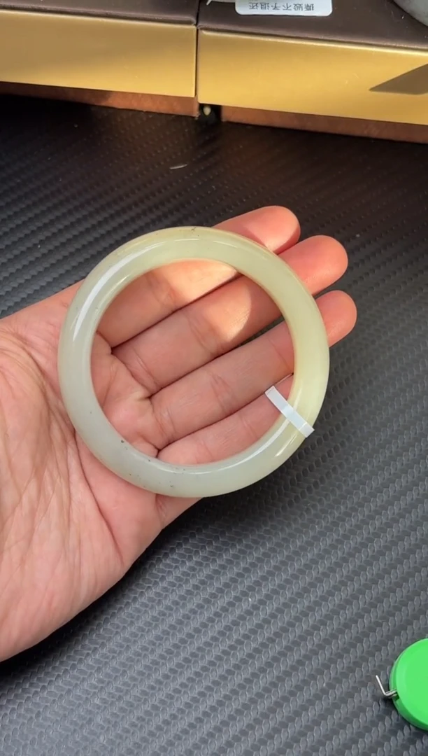 未镶嵌手镯和田玉黑山微色差54+