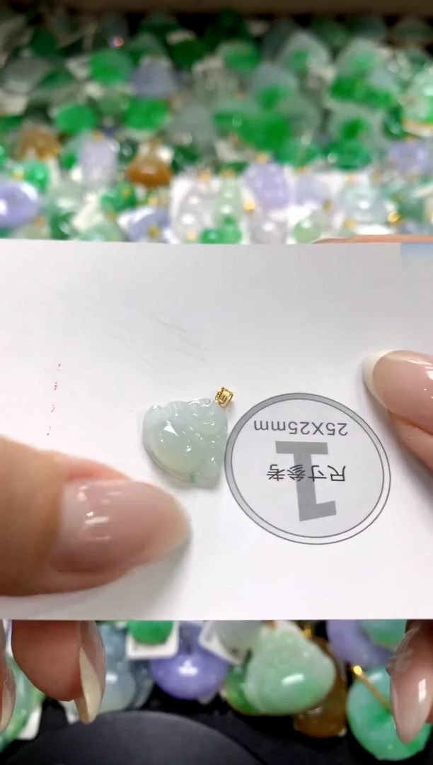 翡翠18K金镶嵌颈饰1111111111111111