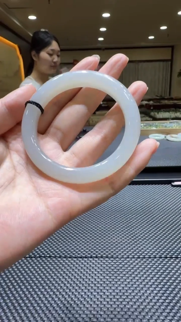 颈饰未镶嵌和田玉手镯57