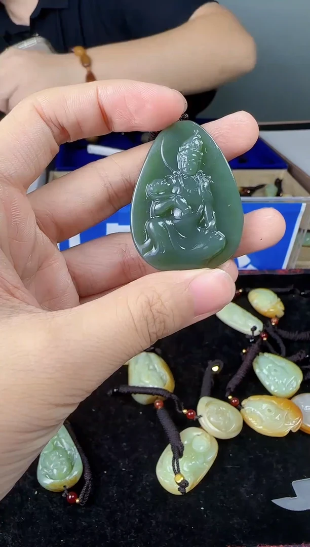 和田玉未镶嵌颈饰1